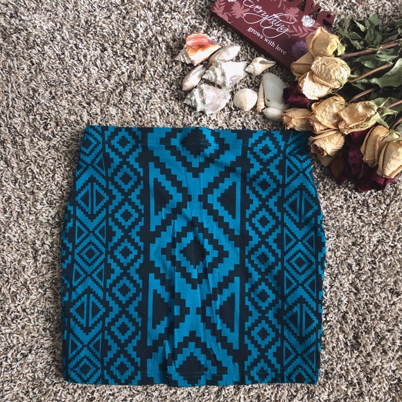 Green & Black Mini Skirt - Picture 1 of 2